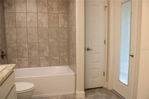 House in Auburndale, Florida 4 bedrooms, 233 sq.m. № 1910749 - photo 22