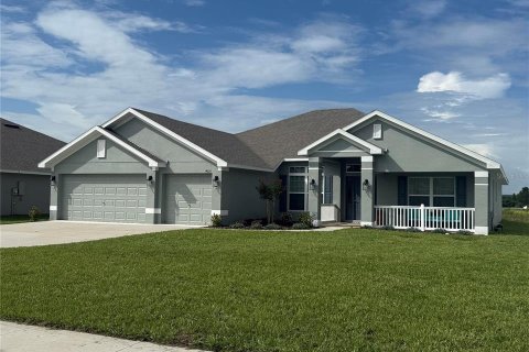House in Auburndale, Florida 4 bedrooms, 233 sq.m. № 1910749 - photo 1