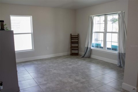 House in Auburndale, Florida 4 bedrooms, 233 sq.m. № 1910749 - photo 10