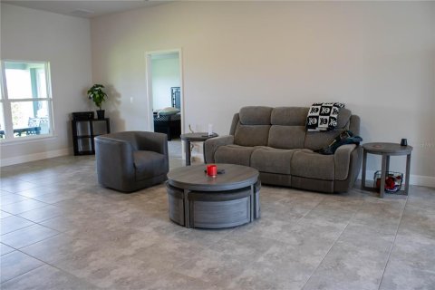 House in Auburndale, Florida 4 bedrooms, 233 sq.m. № 1910749 - photo 12
