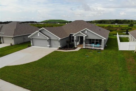 House in Auburndale, Florida 4 bedrooms, 233 sq.m. № 1910749 - photo 2