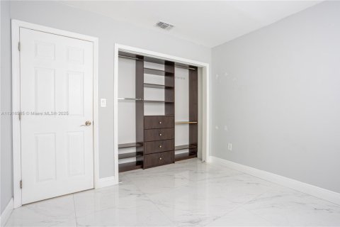 Villa ou maison à vendre à Sweetwater, Floride: 3 chambres, 102.94 m2 № 1973442 - photo 12