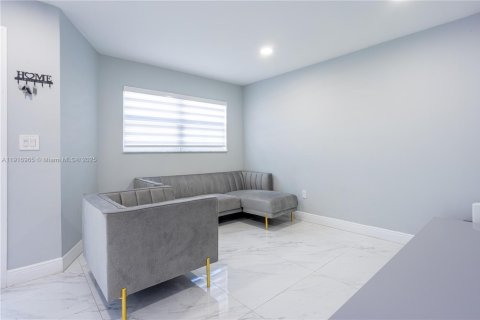 Villa ou maison à vendre à Sweetwater, Floride: 3 chambres, 102.94 m2 № 1973442 - photo 14