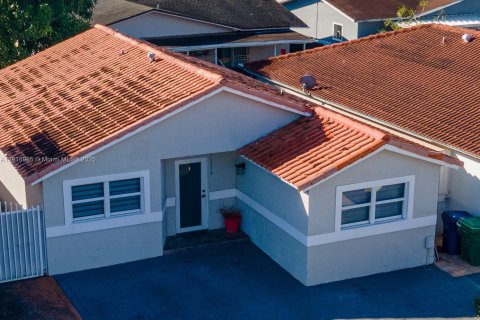 Villa ou maison à vendre à Sweetwater, Floride: 3 chambres, 102.94 m2 № 1973442 - photo 1