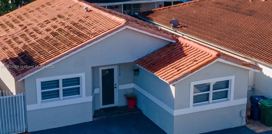 Villa ou maison à Sweetwater, Floride 3 chambres, 102.94 m2 № 1973442