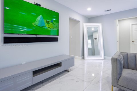 Villa ou maison à vendre à Sweetwater, Floride: 3 chambres, 102.94 m2 № 1973442 - photo 16