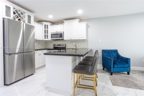 Villa ou maison à vendre à Sweetwater, Floride: 3 chambres, 102.94 m2 № 1973442 - photo 3