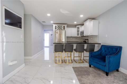 Villa ou maison à vendre à Sweetwater, Floride: 3 chambres, 102.94 m2 № 1973442 - photo 6