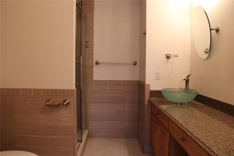 Condo in Palmetto, Florida, 3 bedrooms № 2167775 - photo 19