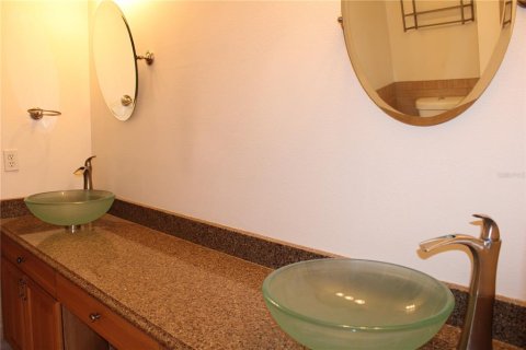 Condo in Palmetto, Florida, 3 bedrooms № 2167775 - photo 20