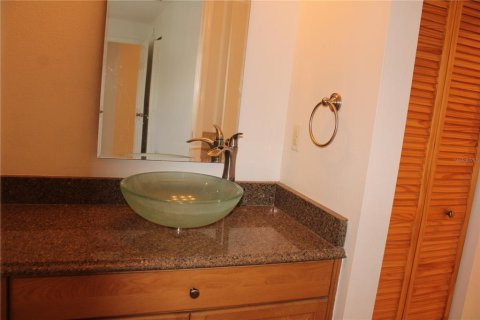 Condo in Palmetto, Florida, 3 bedrooms № 2167775 - photo 29