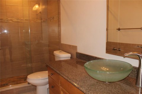 Condo in Palmetto, Florida, 3 bedrooms № 2167775 - photo 27