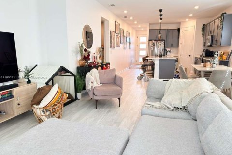 Casa en venta en Davenport, Florida, 4 dormitorios, 179.12 m2 № 2015250 - foto 2