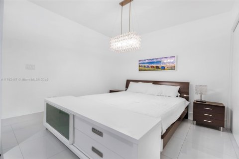 Condominio en alquiler en Hallandale Beach, Florida, 1 dormitorio, 78.41 m2 № 2054592 - foto 13