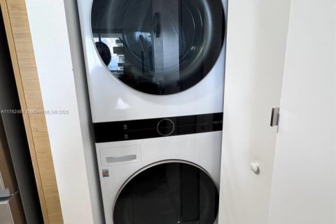 Condominio en alquiler en Hallandale Beach, Florida, 1 dormitorio, 78.41 m2 № 2054592 - foto 17