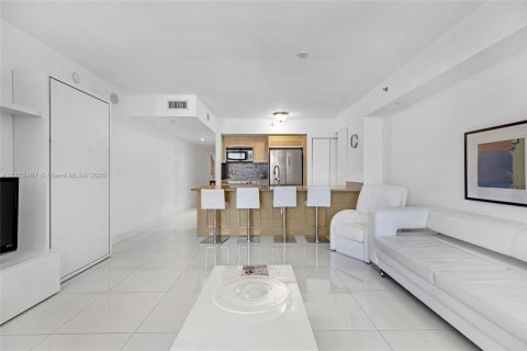 Condominio en alquiler en Hallandale Beach, Florida, 1 dormitorio, 78.41 m2 № 2054592 - foto 10