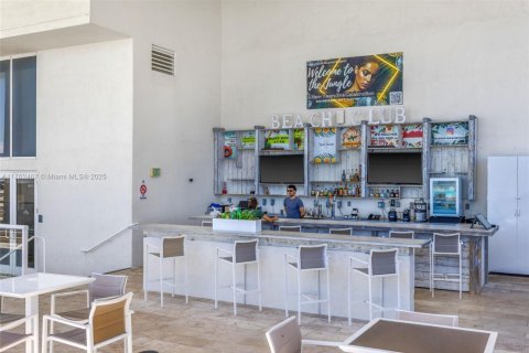 Condominio en alquiler en Hallandale Beach, Florida, 1 dormitorio, 78.41 m2 № 2054592 - foto 27