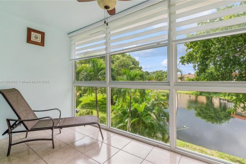 Condo in Sunrise, Florida, 2 bedrooms  № 1945034 - photo 14