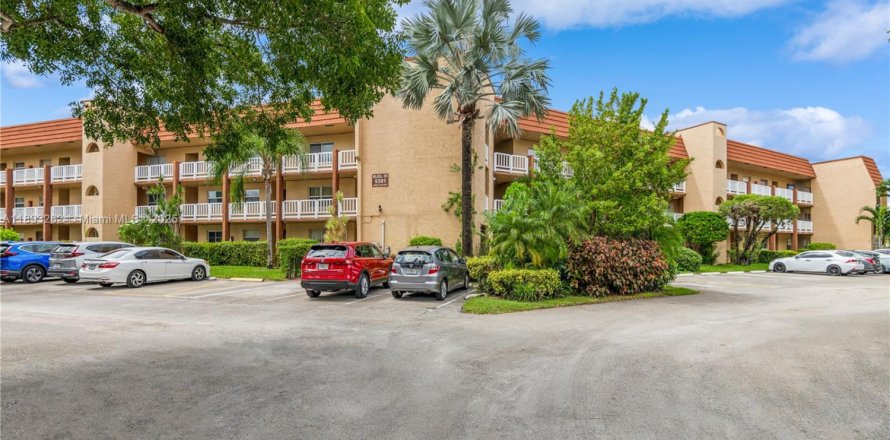 Condo in Sunrise, Florida, 2 bedrooms № 1945034