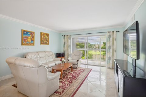 Condo in Sunrise, Florida, 2 bedrooms  № 1945034 - photo 12