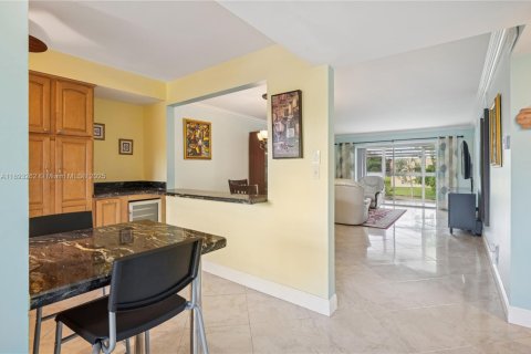 Condo in Sunrise, Florida, 2 bedrooms  № 1945034 - photo 5