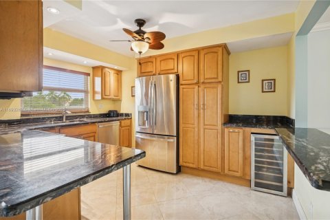 Condo in Sunrise, Florida, 2 bedrooms  № 1945034 - photo 16