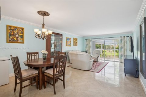 Condo in Sunrise, Florida, 2 bedrooms  № 1945034 - photo 6