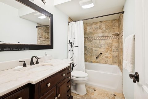 Condo in Sunrise, Florida, 2 bedrooms  № 1945034 - photo 11