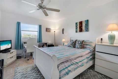 Condo in Bradenton, Florida, 1 bedroom  № 1528049 - photo 18