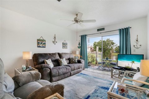 Condo in Bradenton, Florida, 1 bedroom  № 1528049 - photo 12