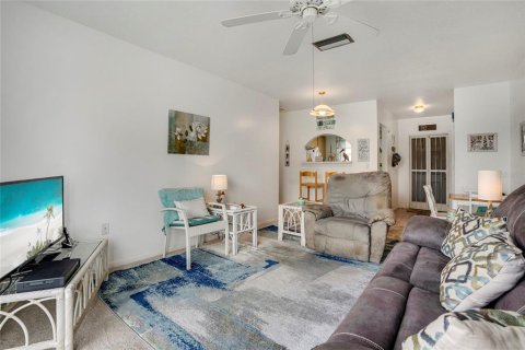 Condo in Bradenton, Florida, 1 bedroom  № 1528049 - photo 11