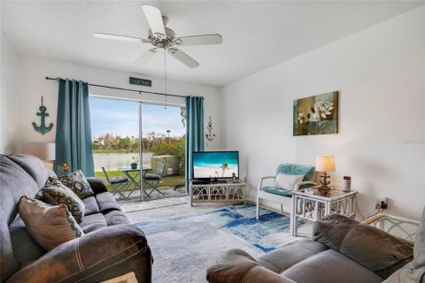 Condo in Bradenton, Florida, 1 bedroom  № 1528049 - photo 14