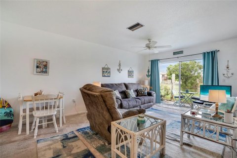 Condo in Bradenton, Florida, 1 bedroom  № 1528049 - photo 16
