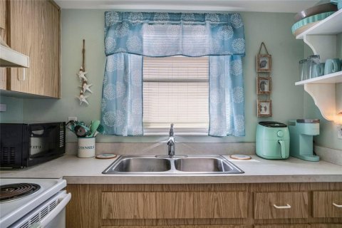 Condo in Bradenton, Florida, 1 bedroom  № 1528049 - photo 6