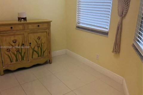 Copropriété à vendre à Pembroke Pines, Floride: 2 chambres, 102.19 m2 № 2263272 - photo 8