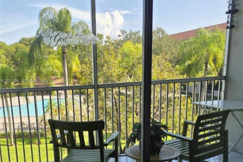 Copropriété à vendre à Pembroke Pines, Floride: 2 chambres, 102.19 m2 № 2263272 - photo 6