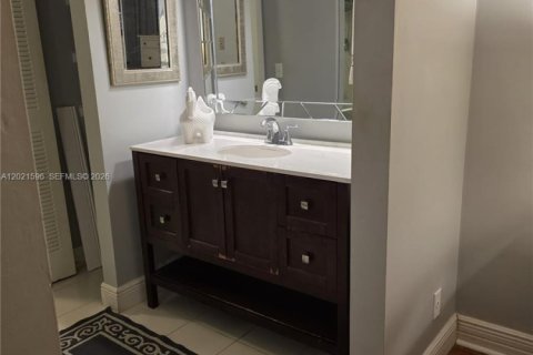 Copropriété à vendre à Pembroke Pines, Floride: 2 chambres, 102.19 m2 № 2263272 - photo 17