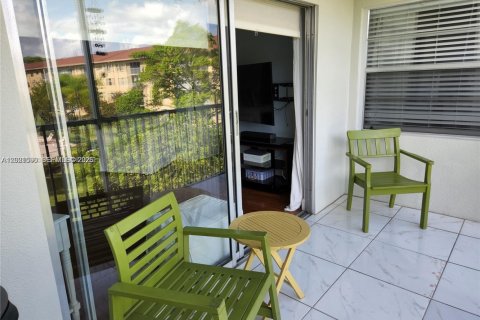 Copropriété à vendre à Pembroke Pines, Floride: 2 chambres, 102.19 m2 № 2263272 - photo 21