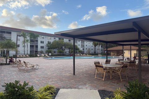 Copropriété à vendre à Pembroke Pines, Floride: 2 chambres, 102.19 m2 № 2263272 - photo 24