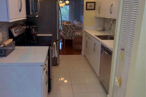 Copropriété à vendre à Pembroke Pines, Floride: 2 chambres, 102.19 m2 № 2263272 - photo 10