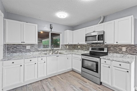 Купить виллу или дом в Майами, Флорида 4 спальни, 157.56м2, № 1967188 - фото 7