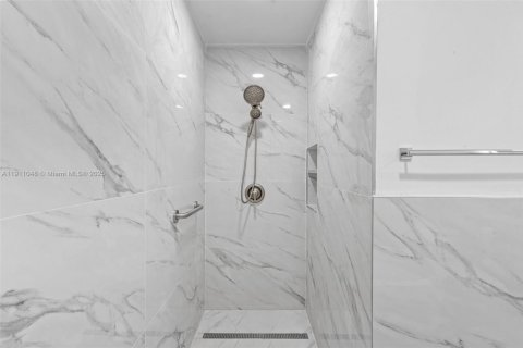 Купить виллу или дом в Майами, Флорида 4 спальни, 157.56м2, № 1967188 - фото 16