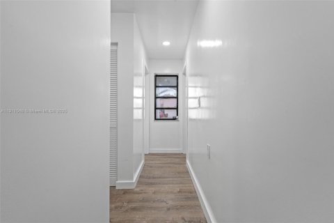 Купить виллу или дом в Майами, Флорида 4 спальни, 157.56м2, № 1967188 - фото 17