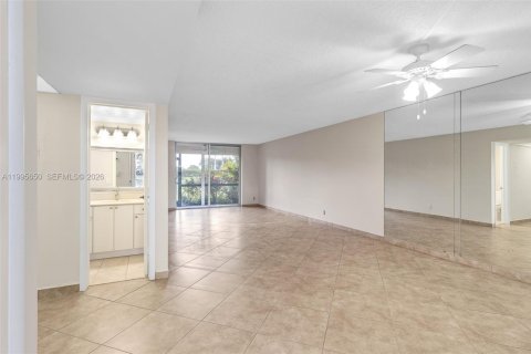 Copropriété à vendre à Pembroke Pines, Floride: 1 chambre, 83.61 m2 № 2063976 - photo 5