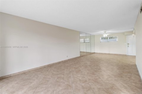 Copropriété à vendre à Pembroke Pines, Floride: 1 chambre, 83.61 m2 № 2063976 - photo 8