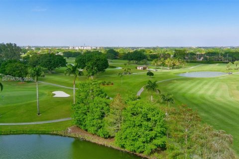 Copropriété à vendre à Pembroke Pines, Floride: 1 chambre, 83.61 m2 № 2063976 - photo 28