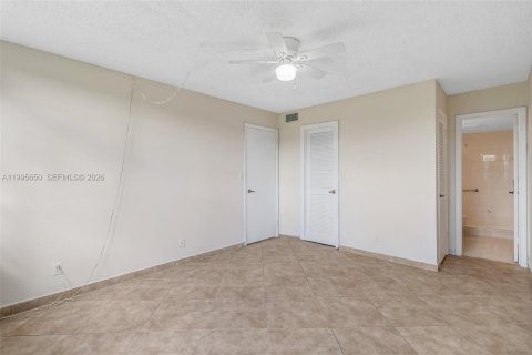 Copropriété à vendre à Pembroke Pines, Floride: 1 chambre, 83.61 m2 № 2063976 - photo 14