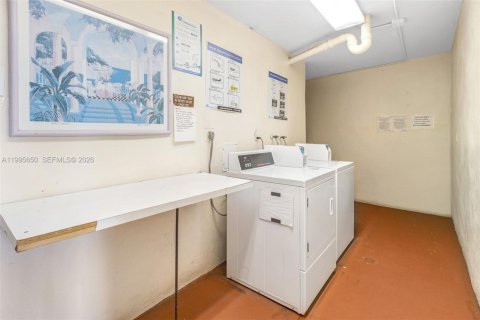 Copropriété à vendre à Pembroke Pines, Floride: 1 chambre, 83.61 m2 № 2063976 - photo 20