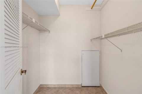 Copropriété à vendre à Pembroke Pines, Floride: 1 chambre, 83.61 m2 № 2063976 - photo 15