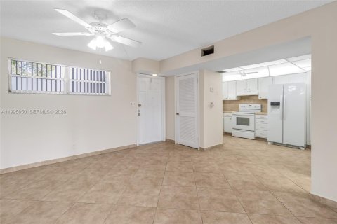 Copropriété à vendre à Pembroke Pines, Floride: 1 chambre, 83.61 m2 № 2063976 - photo 9